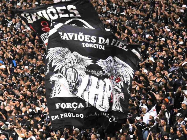 Torcida do Corinthians manda recado para Andrés Sanchez