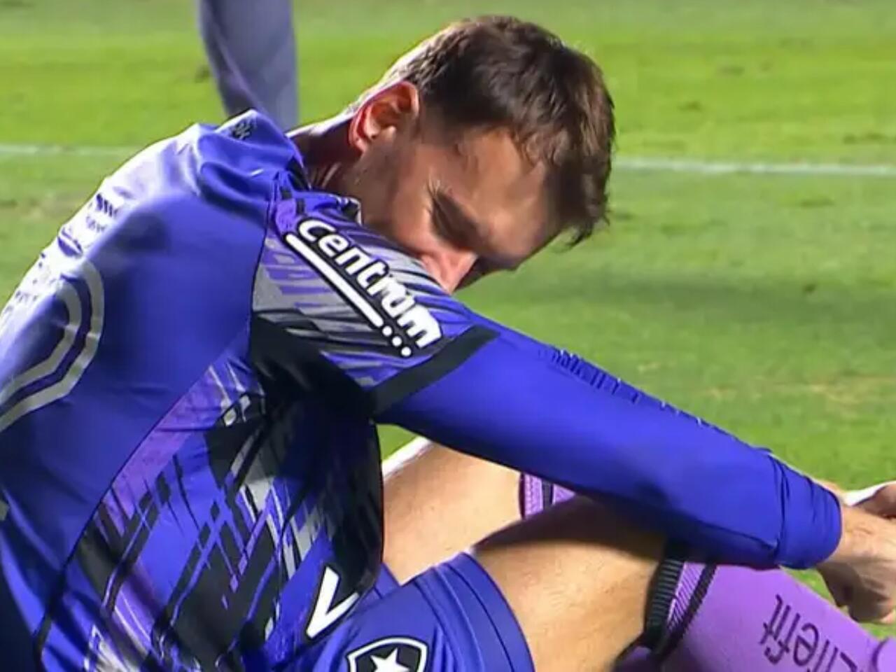 Veja a reação da torcida do Botafogo após a lesão de Neto