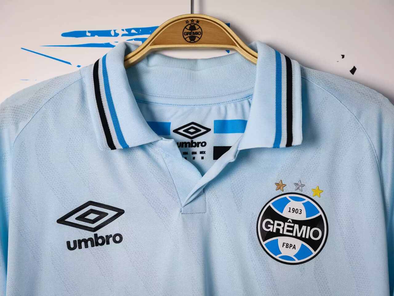 Uniforme do Grêmio (Lucas Uebel/Grêmio FBPA) Grêmio se posiciona sobre valores elevados dos ingressos para o Gre-Nal