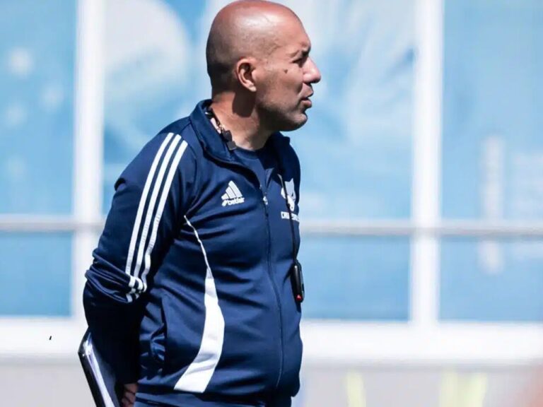 Leo Jardim tem sete pendurados para Cruzeiro x Bragantino Leo Jardim tem sete pendurados para Cruzeiro x Bragantino