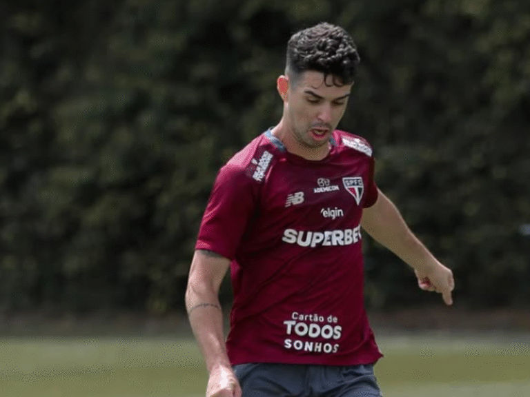 Desfalque? Oscar sofre nova lesão; veja a situação do meia do São Paulo Desfalque? Oscar sofre nova lesão; veja a situação do meia do São Paulo