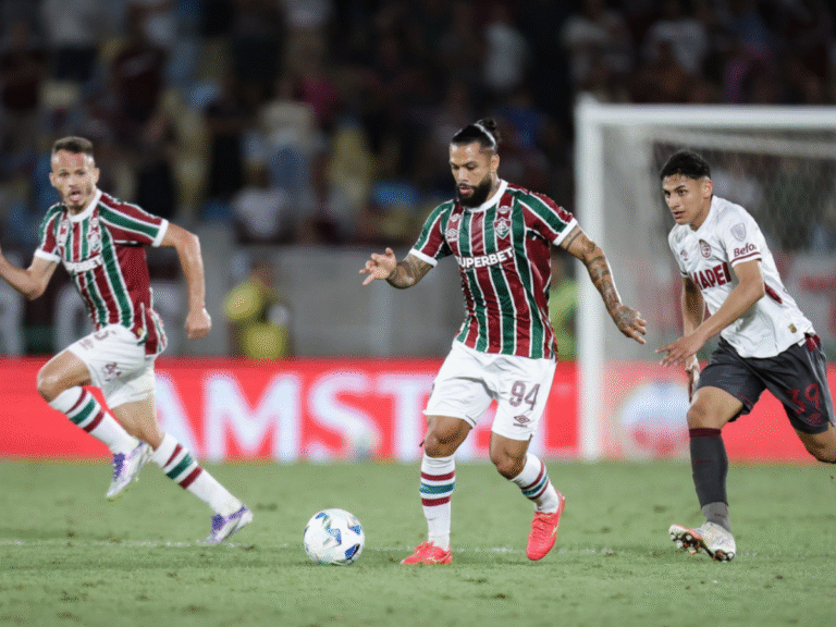 Renê e Otávio discordam de vaias da torcida do Fluminense
