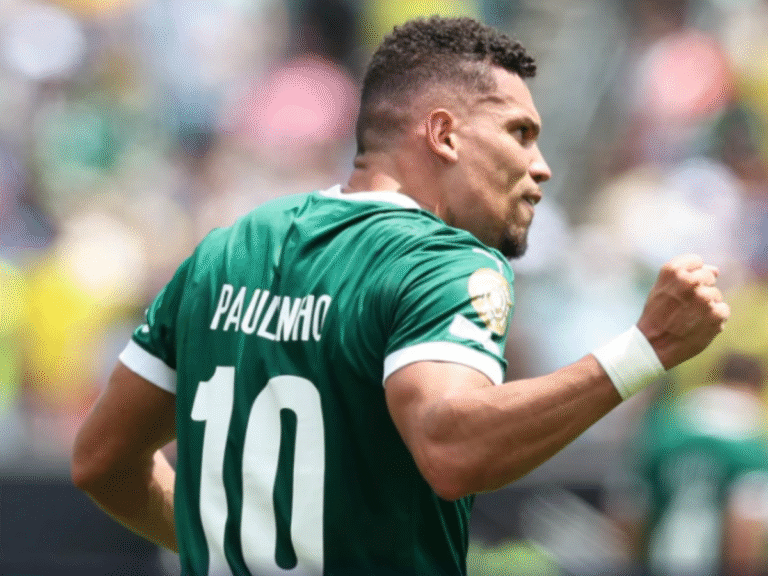 Paulinho pede que o Palmeiras contrate jogador do Atlético-MG