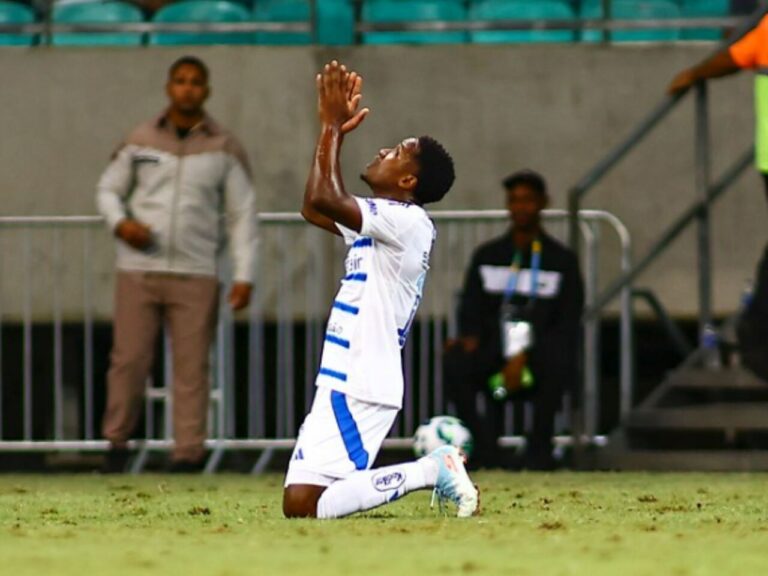 Primeiro gol de Sinisterra pelo Cruzeiro ganha destaque internacional Primeiro gol de Sinisterra pelo Cruzeiro ganha destaque internacional