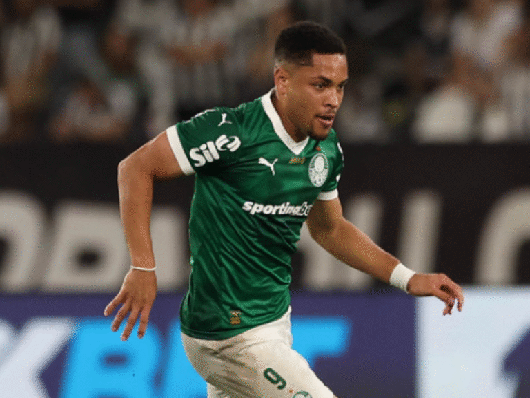Vitor Roque, do Palmeiras, xinga a mãe em áudios vazados; confira