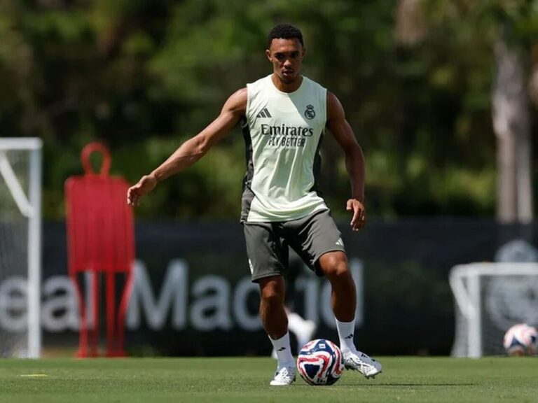 Grande ídolo do Liverpool, manda recado para Alexander-Arnold, do Real Madrid