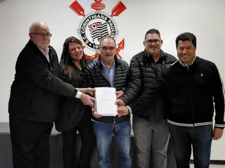 Corinthians recebe documento para reforma no estatuto do clube Corinthians recebe documento para reforma no estatuto do clube