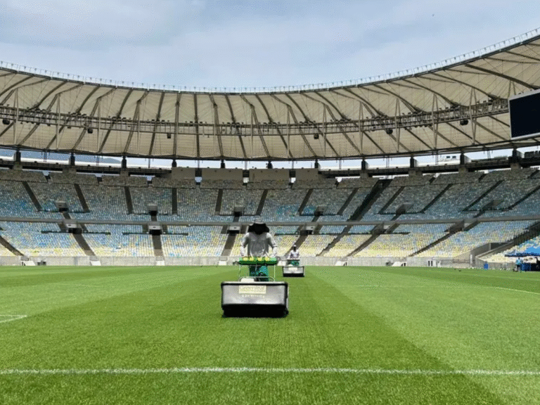 Gramado do Maracanã passa por manutenção estratégica; entenda Gramado do Maracanã passa por manutenção estratégica; entenda