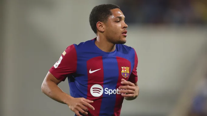 Vitor Roque vem sendo pouco aproveitado no Barcelona / Fran Santiago/GettyImages