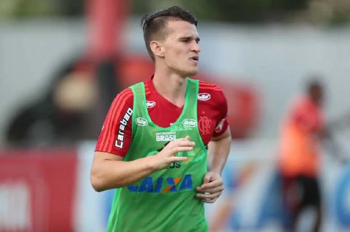 Ex-zagueiro diz que treinou vários meses no Flamengo mesmo estando lesionado