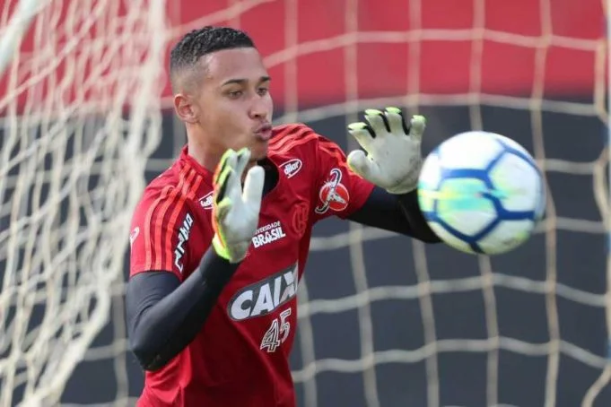 Cantarelli vê exagero em cobranças e pede paciência com Gabriel Batista