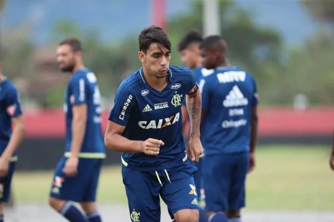 Flamengo informa valores das vendas de Vinícius Souza e Caio Roque; Paquetá gera receita
