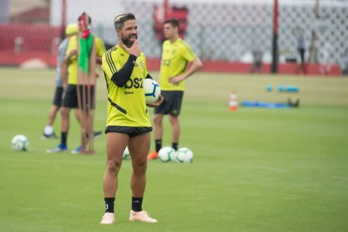 Negociação com Diego Ribas avança; Diego Alves faz exigências