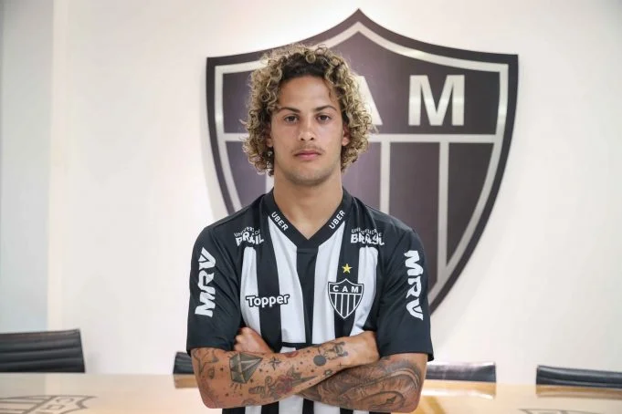 Vale investir? Atlético-MG estipula valores para negociar o lateral Guga com o Flamengo
