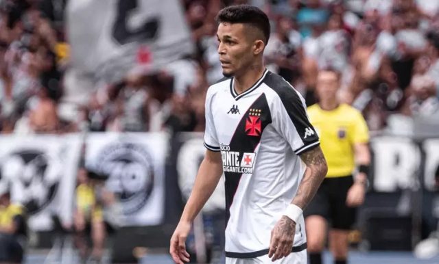 Adson em ação pelo Vasco