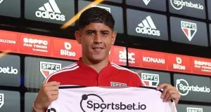 Alan Franco em apresentação pelo São Paulo