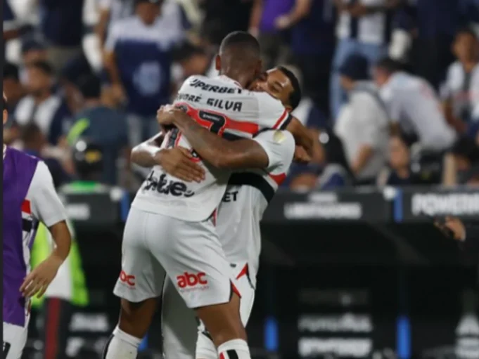São Paulo: saiba o que há por trás do abraço entre André Silva e Alan Franco