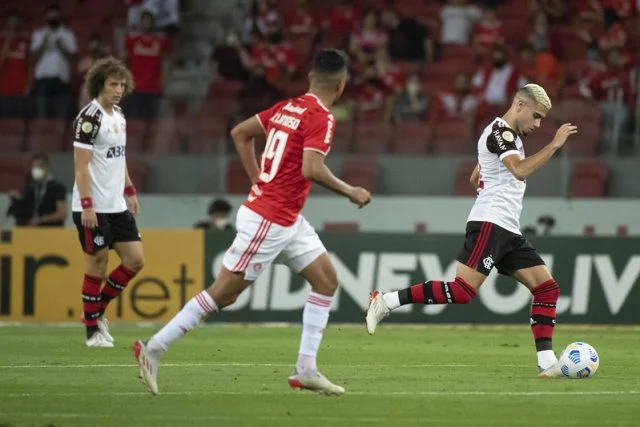 Andreas Pereira durante o jogo entre Flamengo e Internacional pelo Campeonato Brasileiro de 2021