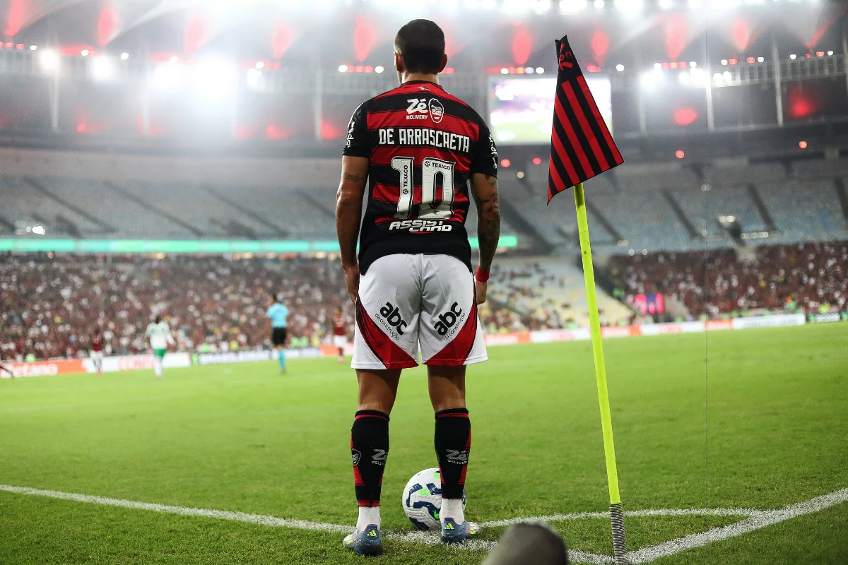 Arrascaeta, camisa 10 do Flamengo, em atuação no Maracanã - Foto: Gilvan de Souza/Flamengo