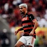 Saída de Gerson vai afetar diretamente Arrascaeta no Flamengo; entenda