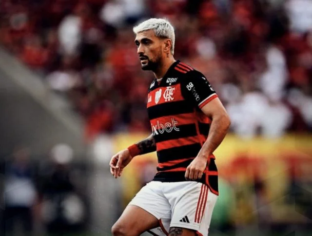 Arrascaeta durante jogo entre Flamengo e Palmeiras, pelo Brasileirão, no Maracanã