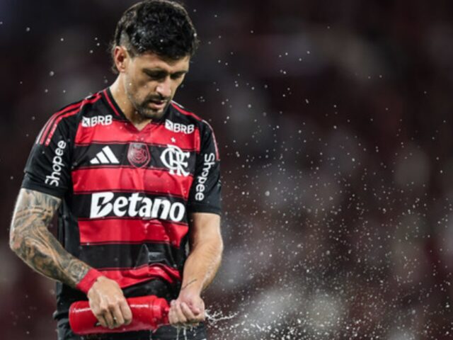 Arrascaeta em atuação pelo Flamengo no Maracanã (2)