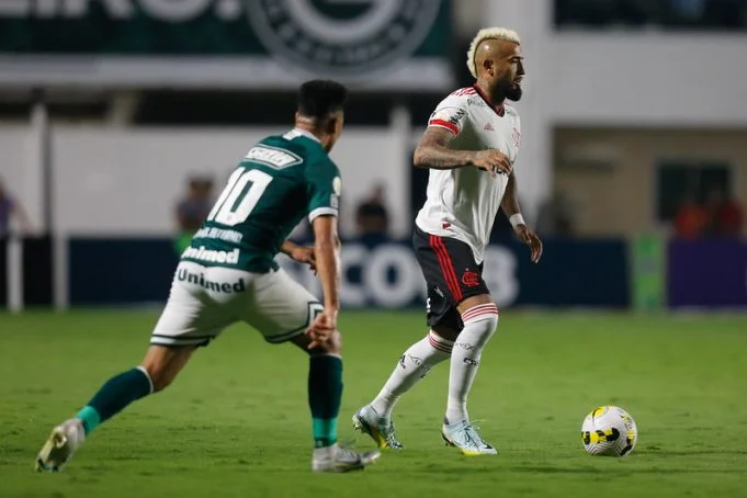 Flamengo vai economizar caminhão de dinheiro com rescisão de Arturo Vidal; veja valores