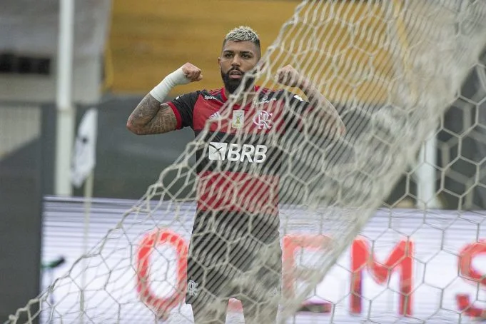 Narrardor vê Gabigol com ‘nariz empinado’ por temporada passada