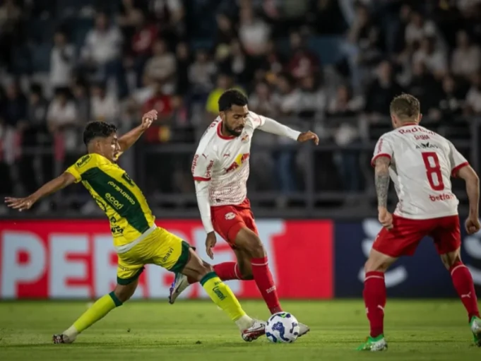 Bragantino vence o Mirassol e chega à vice-liderança do Brasileirão