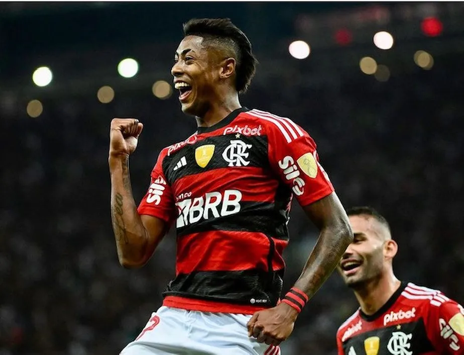 Agora é oficial! Bruno Henrique assina renovação com o Flamengo