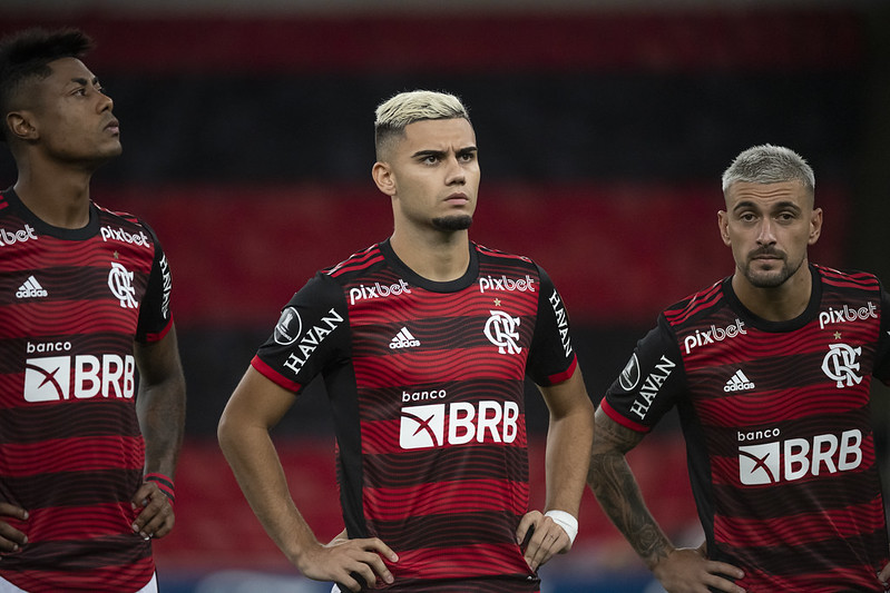 Barcelona volta atrás e desiste de contratar jogador do Flamengo