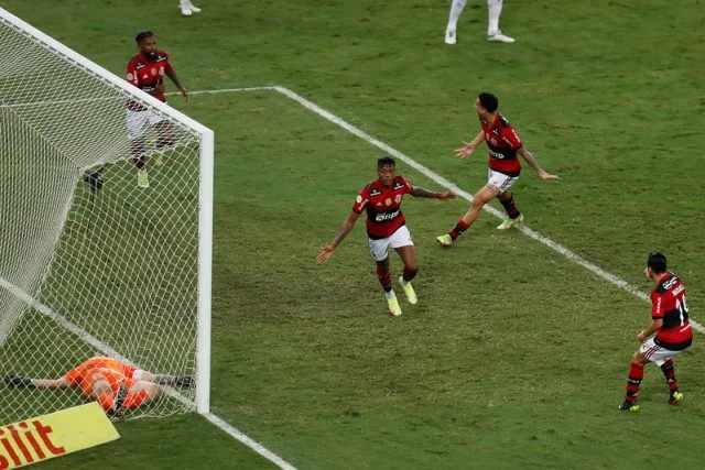 Bruno Henrique comemora gol marcado pelo Flamengo em partida contra o Corinthians no Brasileirão 2021