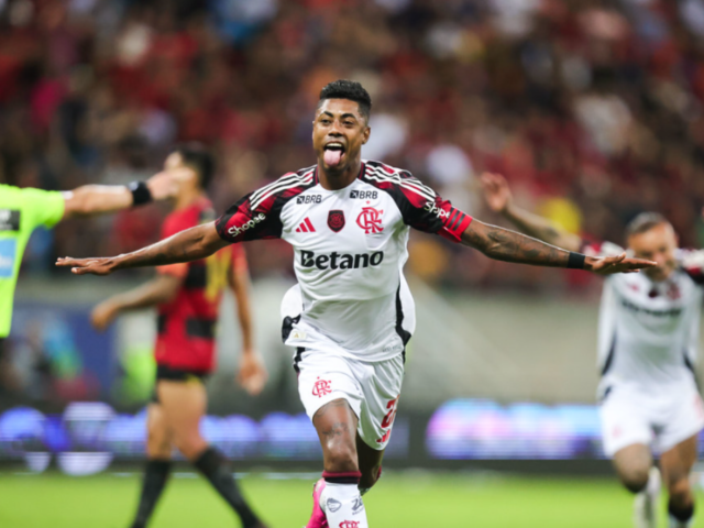 Bruno Henrique comemora gol pelo Flamengo