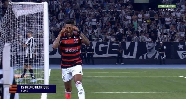 Bruno Henrique durante jogo contra o Botafogo, no Nilton Santos, pelo Brasileirão,