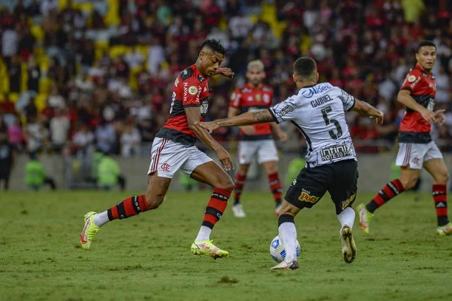 Bruno Henrique durante o jogo entre Flamengo e Corinthians pelo Campeonato Brasileiro de 2021