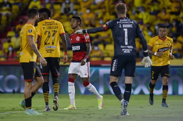 Bruno Henrique em ação pelo Flamengo contra o Barcelona de Guayaquil na Libertadores 2021