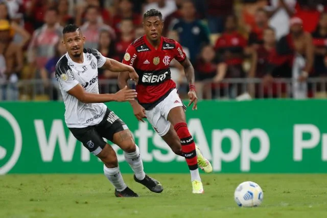 Bruno Henrique em ação pelo Flamengo contra o Ceará pelo Brasileirão 2021