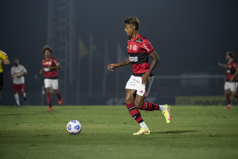 Bruno Henrique é eleito o segundo melhor jogador do Mundial de