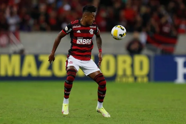 Bruno Henrique em ação pelo Flamengo durante o jogo contra o Cuiabá pelo Campeonato Brasileiro de 2022