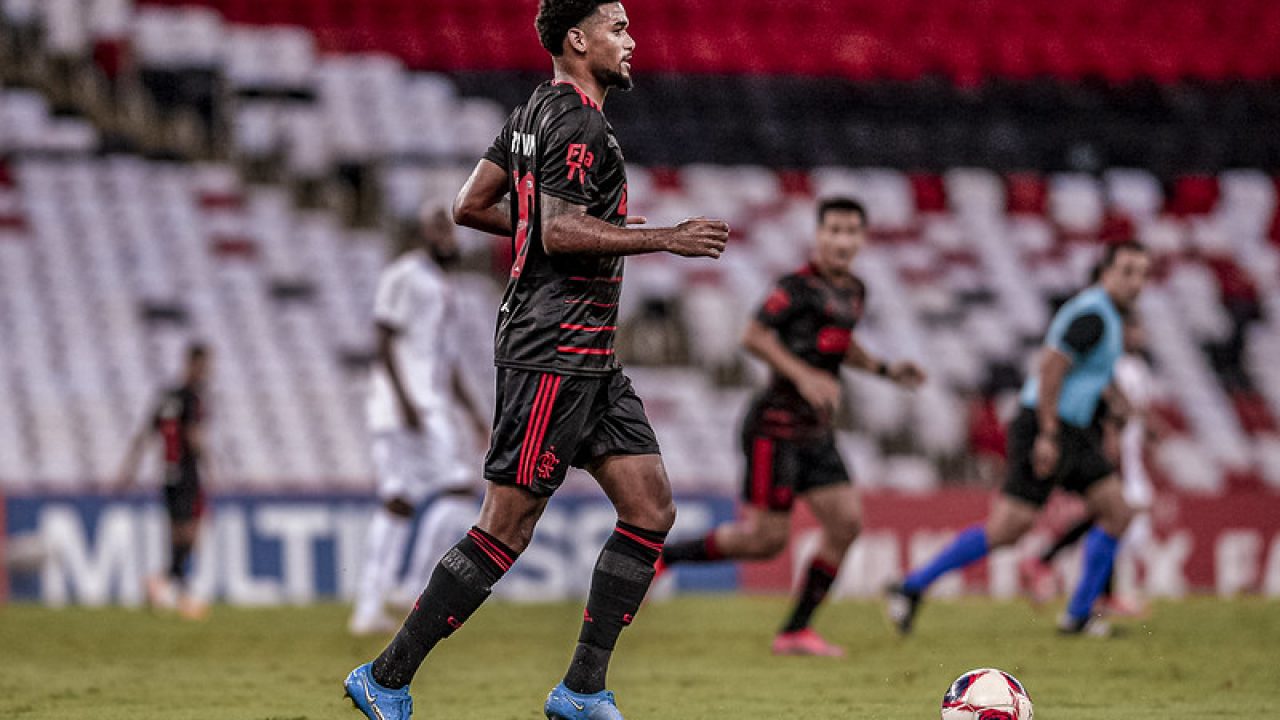 Bruno Viana se manifesta nas redes sociais após estreia pelo Flamengo