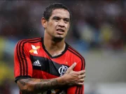Ex-meia do Flamengo pede desculpas para a torcida rubro-negra: “Claro que me arrependo”