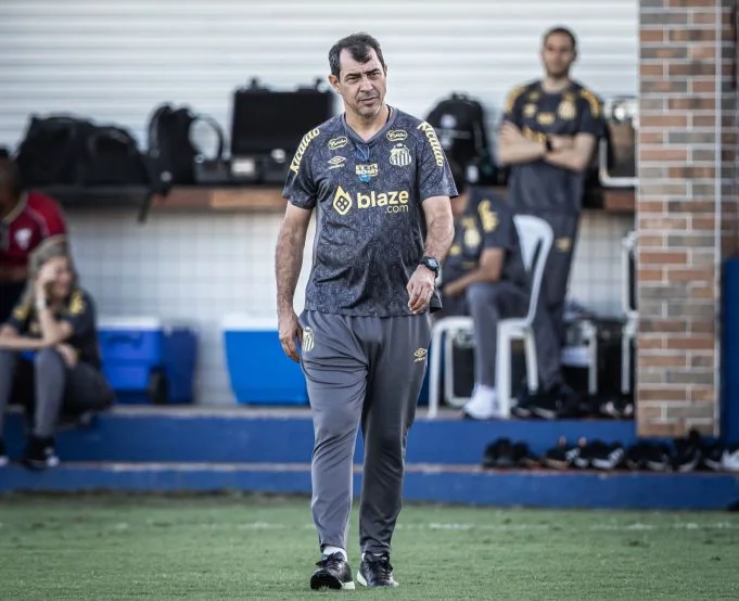 Ele estava “esquecido” no Santos, mas vai voltar a ter sequência no time titular