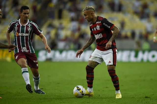 Cebolinha em ação pelo Flamengo durante o jogo contra o Fluminense pelo Brasileirão de 2022