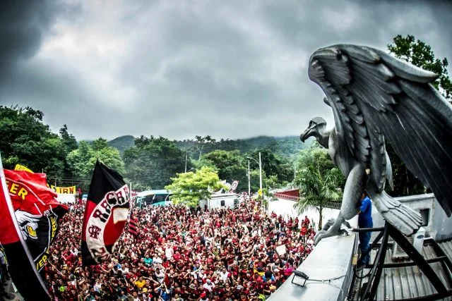 Concentração de torcedores do Flamengo no Ninho do Urubu para o AeroFla em 2019