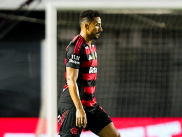 Danilo em atuação pelo Flamengo