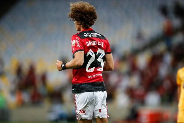 David Luiz em ação pelo Flamengo contra o Barcelona de Guayaquil na Libertadores 2021