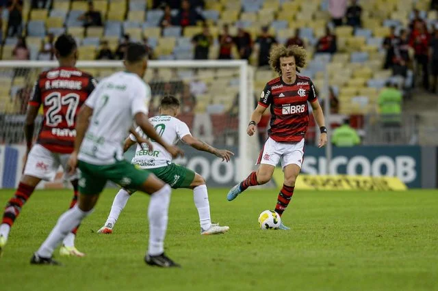 David Luiz em ação pelo Flamengo contra o Cuiabá pelo Campeonato Brasileiro