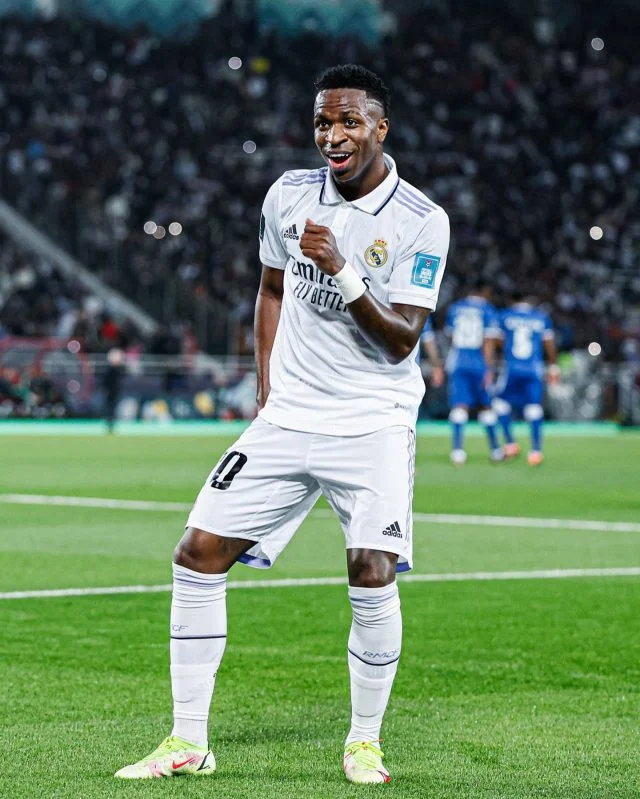 De forma descontraída, Vinicius Júnior dança após marcar um gol pelo Real Madrid