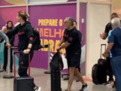 Finalista! Torcida do Flamengo recebe elenco com festa no aeroporto