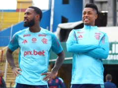 Gerson e Bruno Henrique durante o treino do Flamengo - Foto: Gilvan de Souza/CRF
